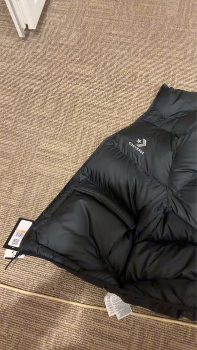 Vand geaca converse noua cu eticheta