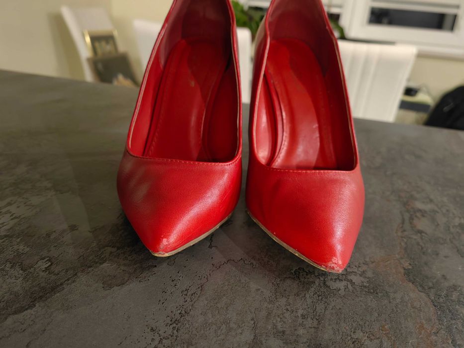 Дамски обувки на висок ток