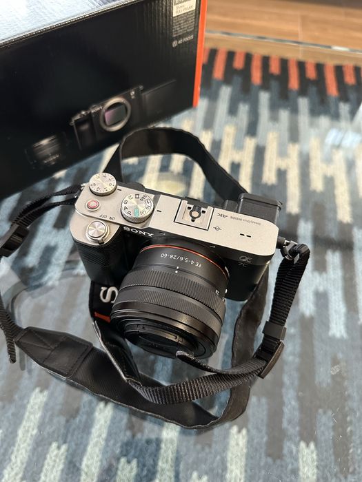 Sony A7C + obiectiv kit 28-60 + husa piele