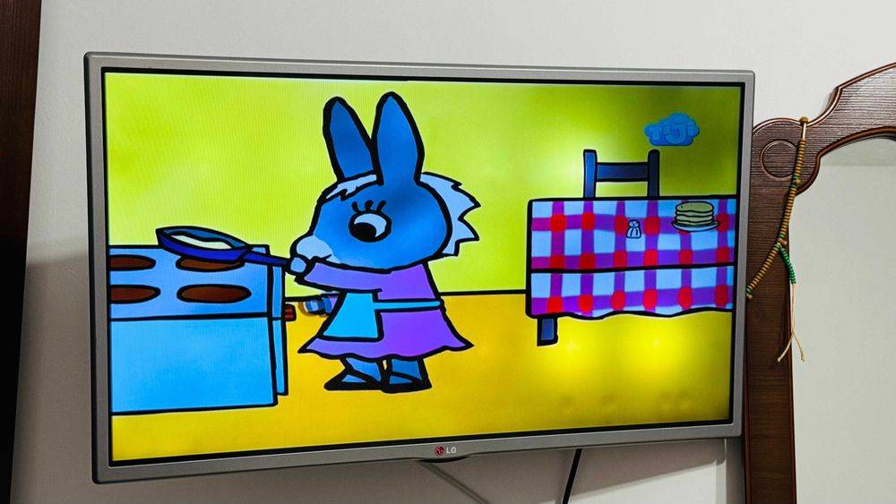 Продается телевизор 81см