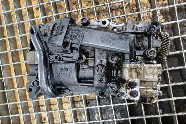 Pompa ulei 03l103535 2.0 tdi CAGA CFGB Volkswagen VW Passat B7 seria