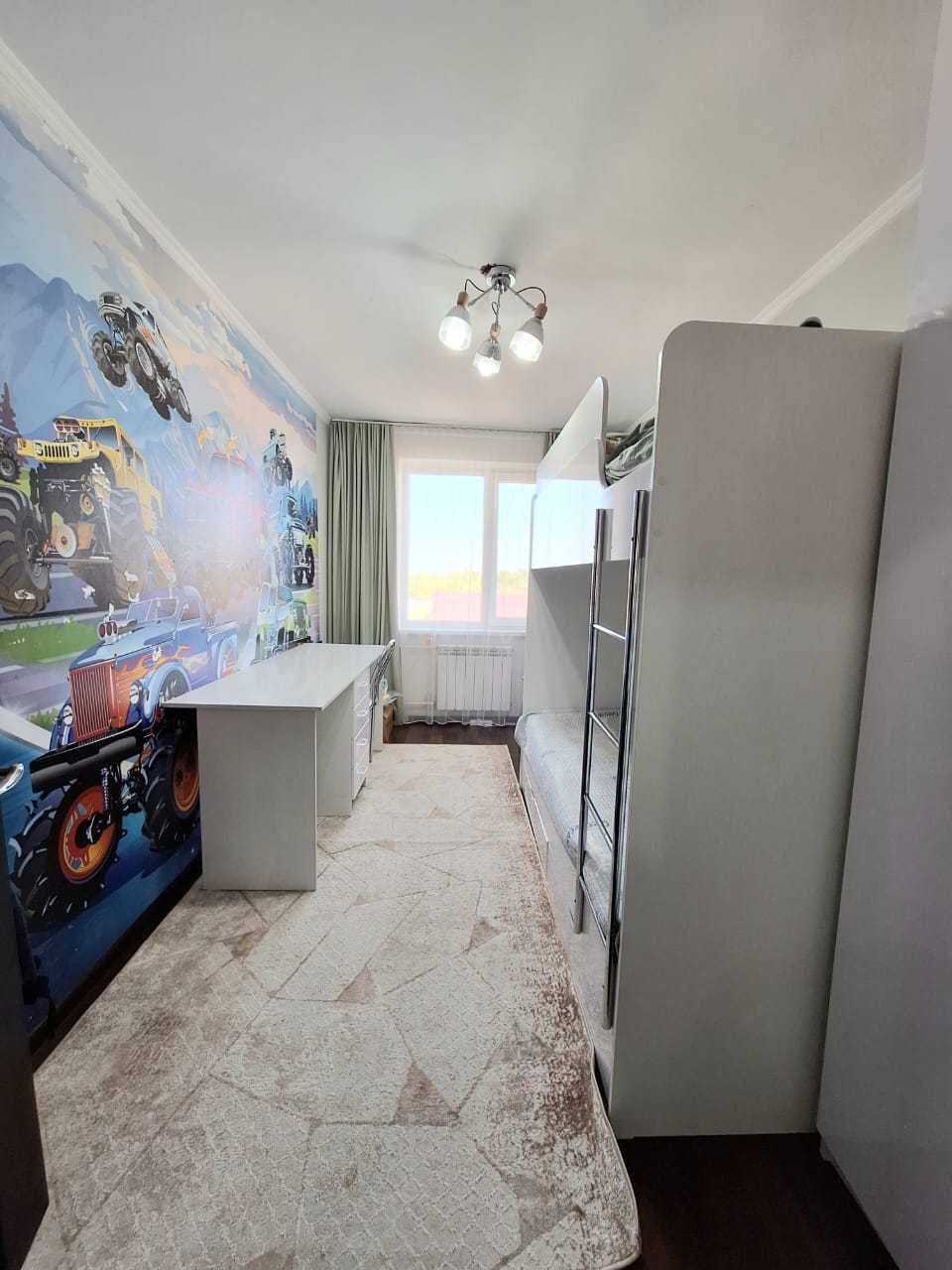 Продаётся 3 комн. квартира, район Универмаг