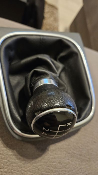 Волан VW три лъча в идеално състояние! И топка за скоростен лост.