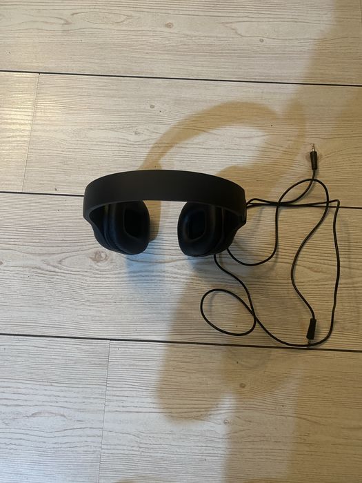Casca audio,cu cablu,in stare foarte buna