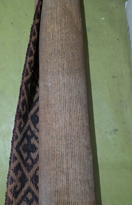 Старые палас и ковёр, большой и поменьше. Цена за всё.