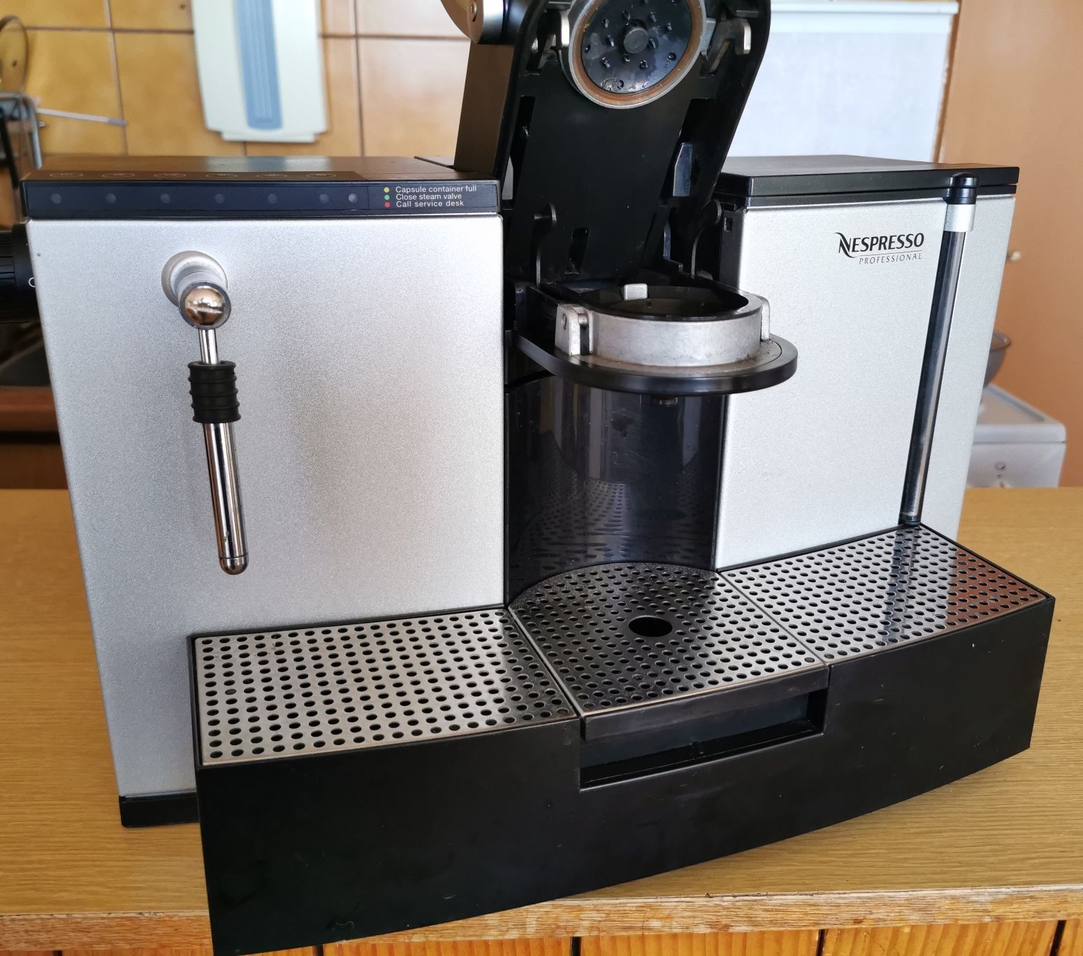 Nespresso Profesional ES100 Pro Type 758