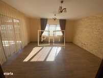 Casa cu 6 camere, 240 mp utili, 3 bai, curte 100 mp, panouri fotovolta
