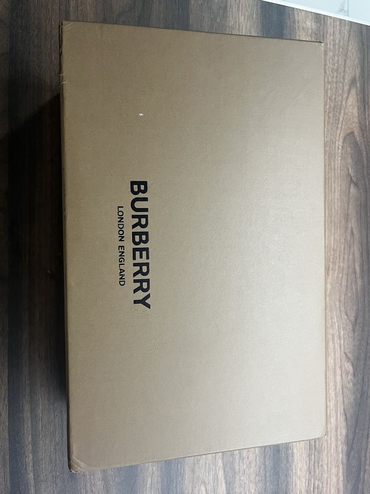 BURBERRY.   Обувки/Нови