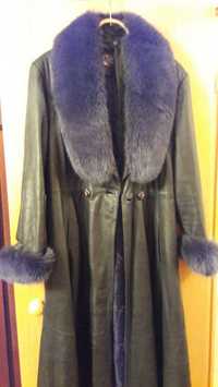 Продается женское кожаное пальто