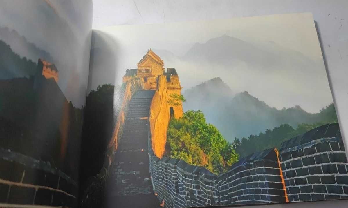 Книга албум Picturesque Jinshanling Great Wall за Китайската стена