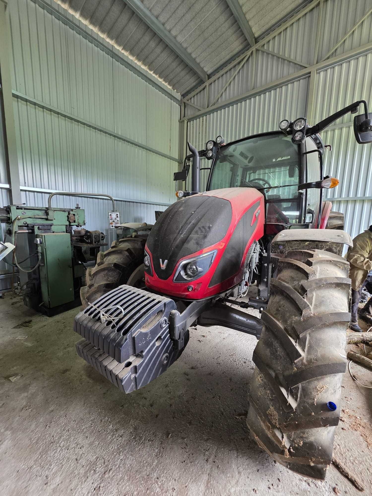 Tractor VALTRA A124