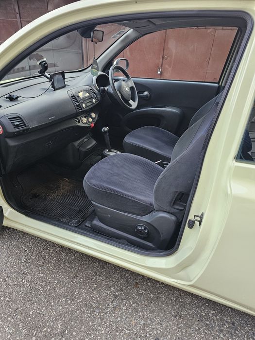 Mașină Nissan Micra