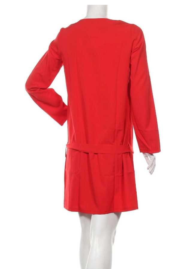 Creens интересен модел червена рокля с нисък колан