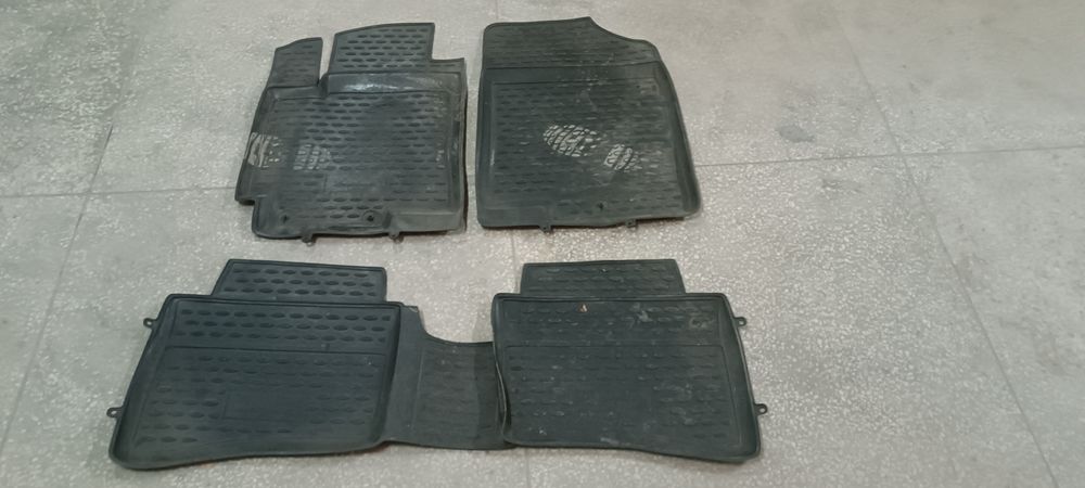 Комплект ковриков на седан
