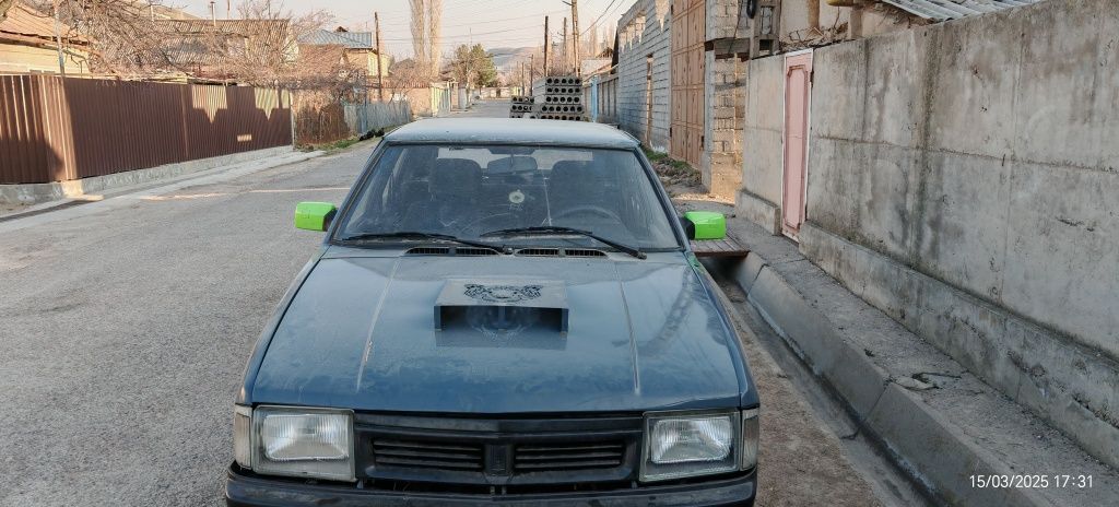 Падается Москвич 2141