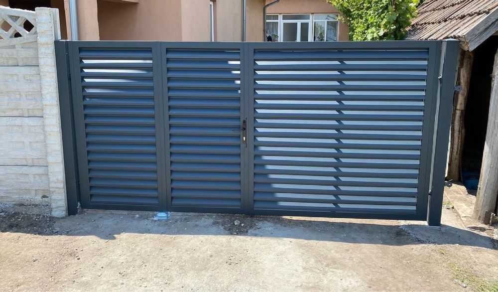 Construim la comanda dvs. garduri si porti din:
- panouri stil jaluzea