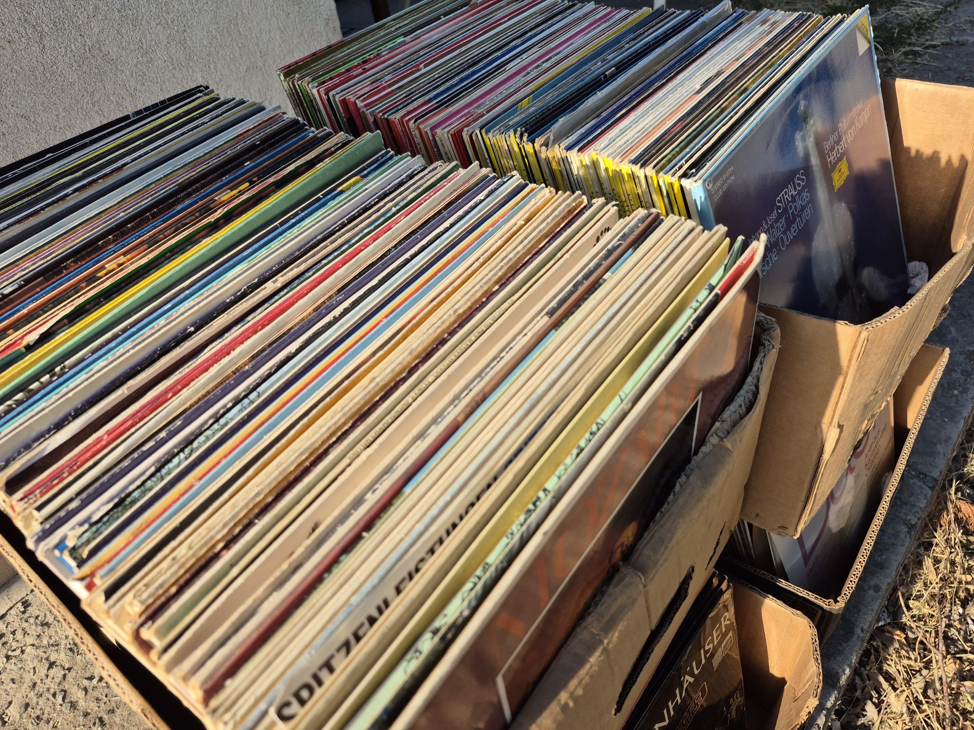 Vand Lot 150lp Discuri Vinil cu muzică clasică mixta 

Artiști:

- Fra