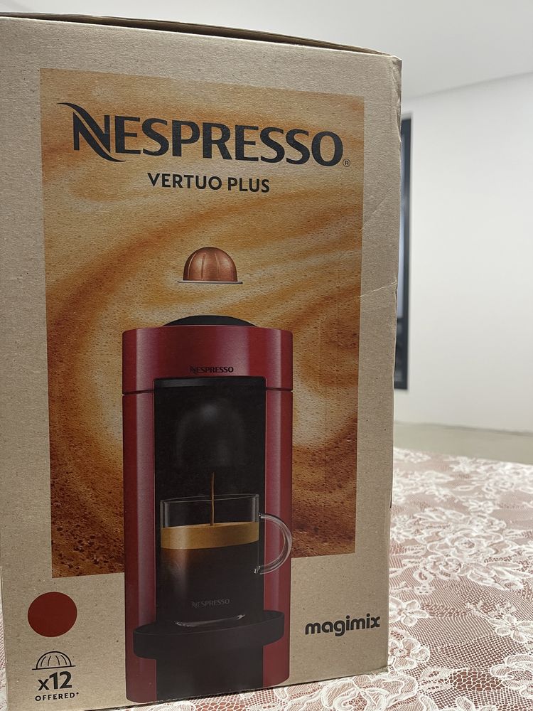 Espressor Nespresso  Vertuo Plus D Roşu