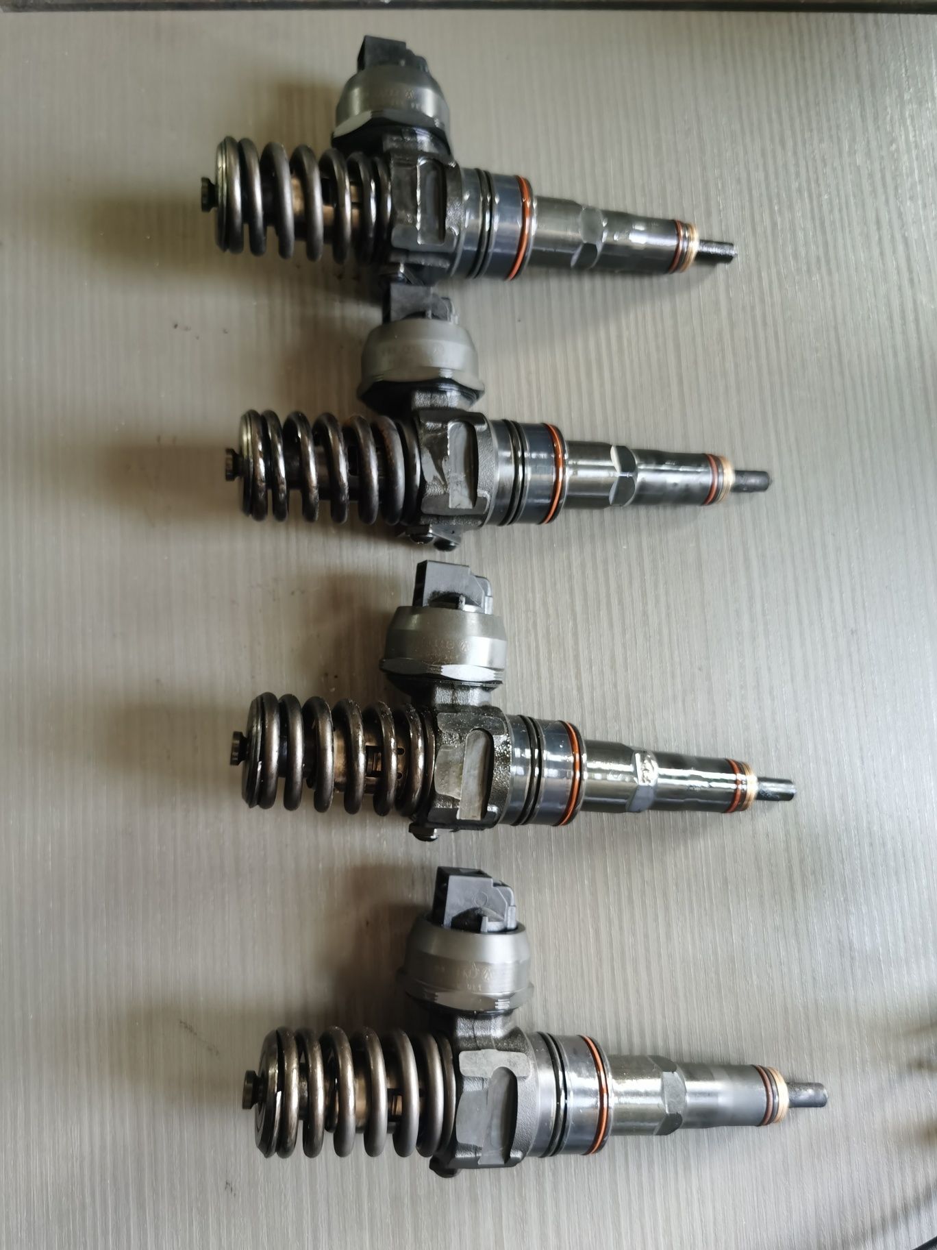 Injectoare injector audi vw avb 101cp 038130073aj