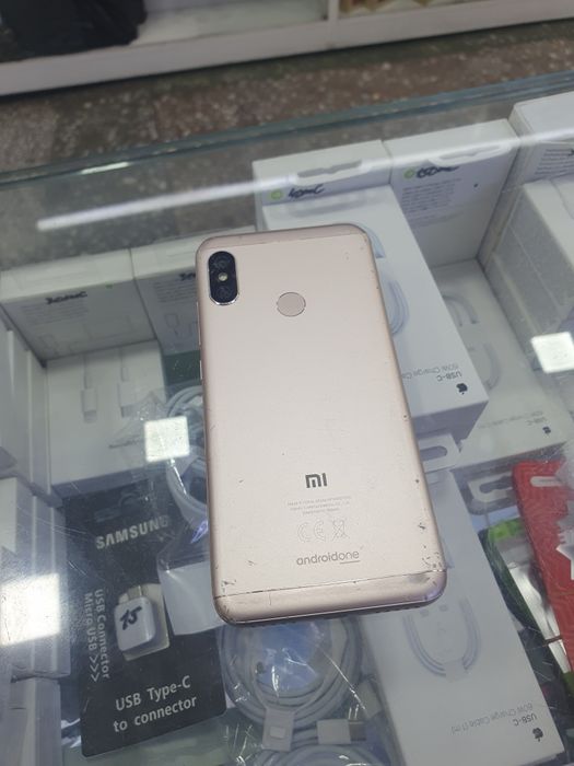 Xiaomi Mi A2 Lite (Redmi 6 Pro)