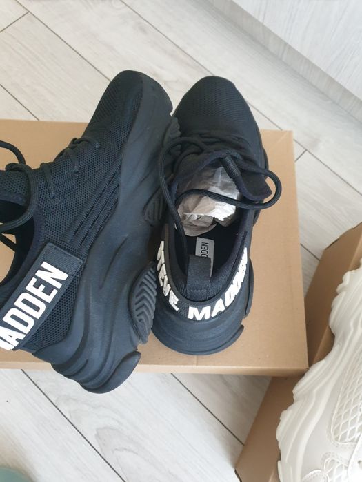 Adidasi Steve Madden marime 37