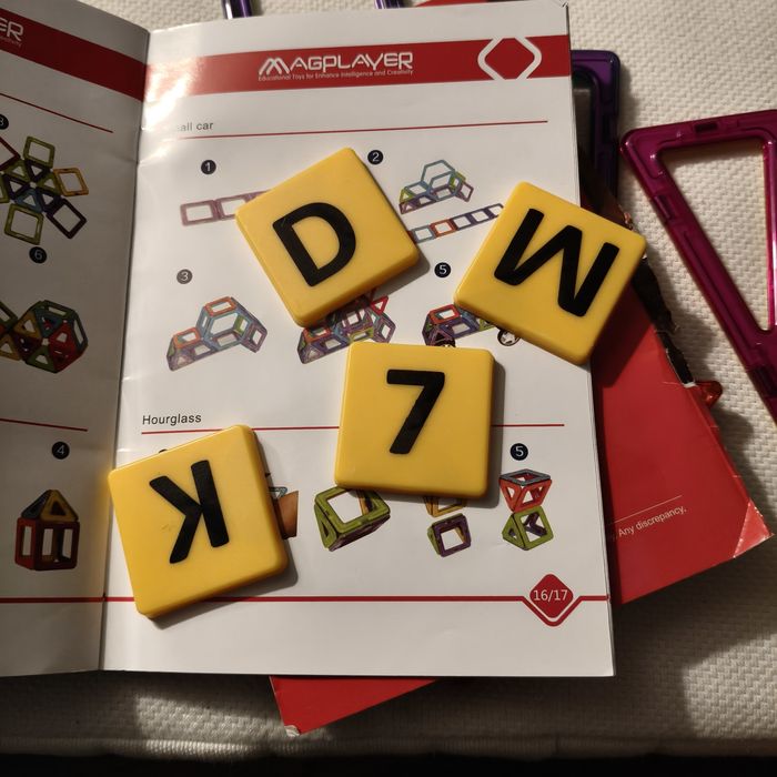 Piese magnetice cu placi cu numere/litere