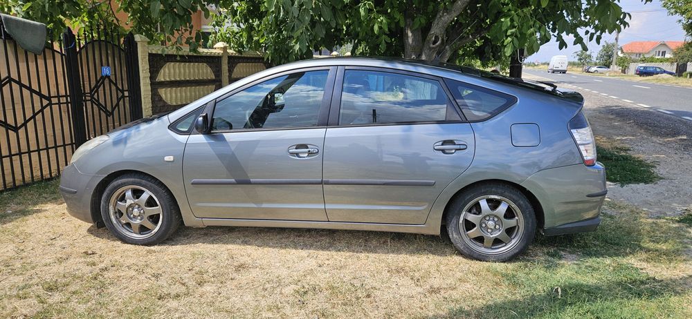 Toyota prius gen2