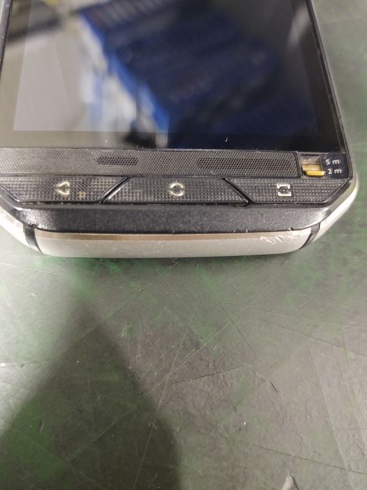 Телефон CAT-s60 водоустойчив