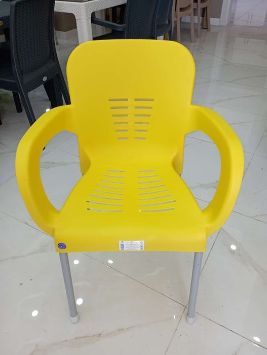 Vand mese de terasa cu scaune, sezlonguri