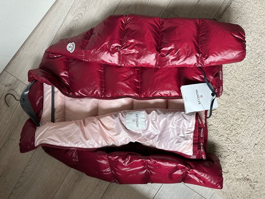 Ново яке Moncler