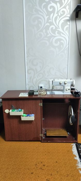 Швейная машинка "Чайка-142"