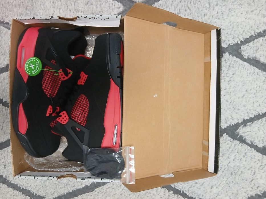 Air Jordan 4 × Red Thunder