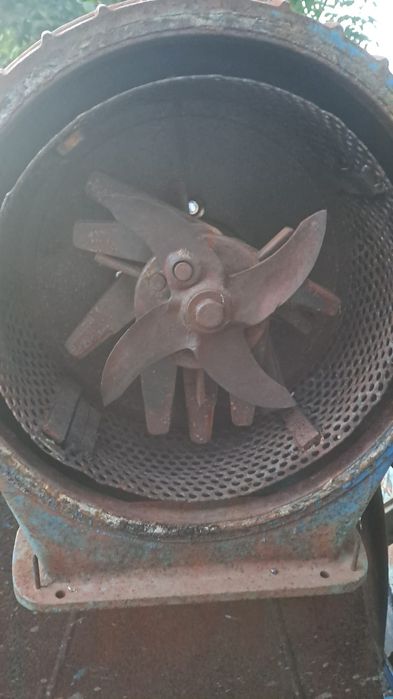Moară cu ciocanele după tractor pentru cereale și lucernă