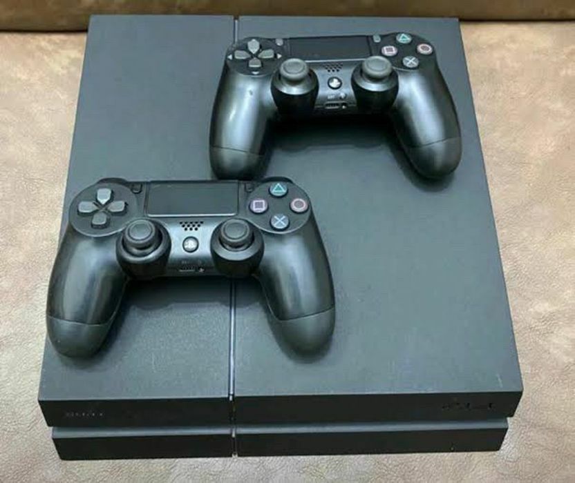 Playstation 4 1 тб  + 20  игр
