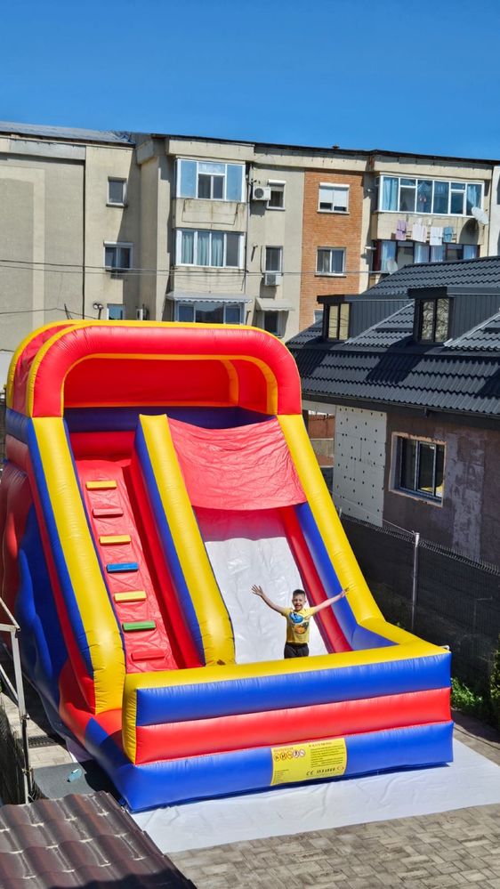 Tobogan/topogan gonflabil de inchiriat