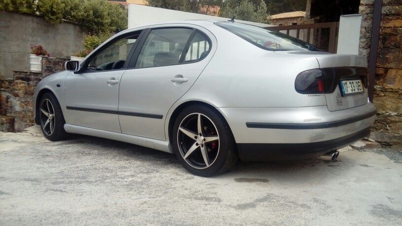 Antena radio FM/AM tip rechin (SHARK FIN) Volkswagen Audi Seat Skoda