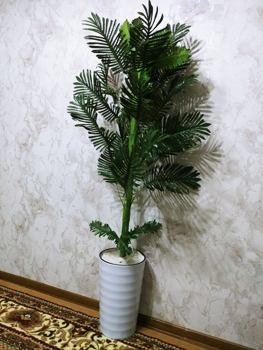 Продаётся пальма искусственная новая