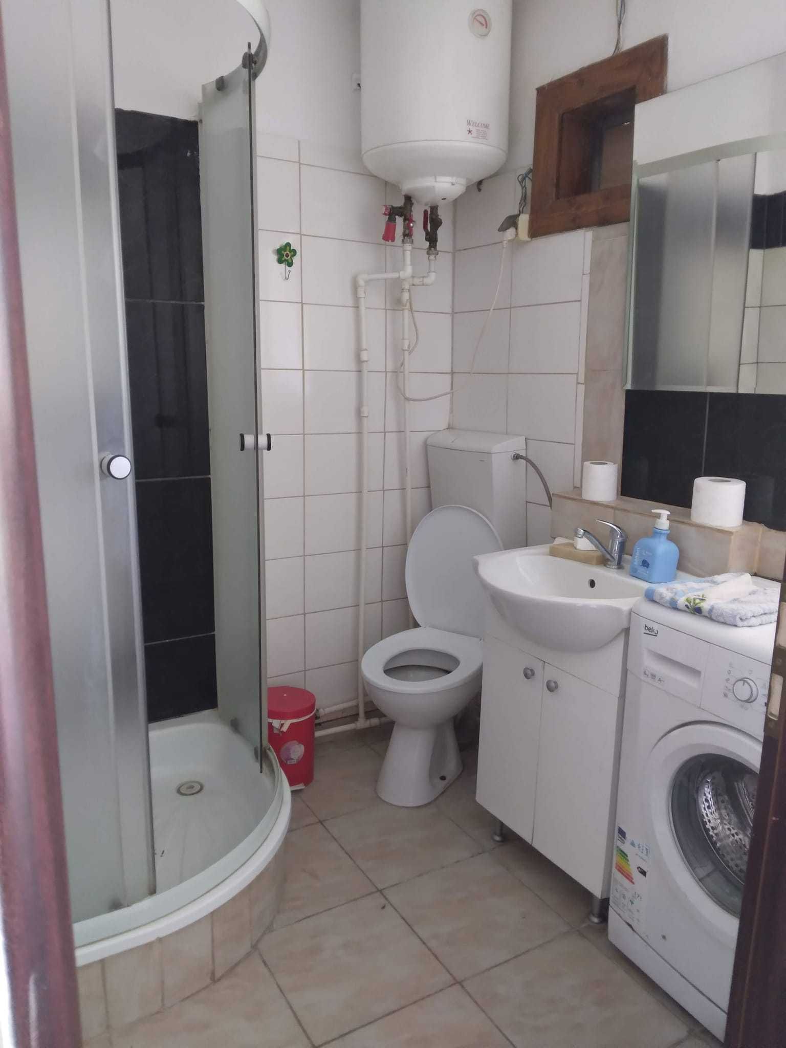 Casa la tara, aproape de oras, departe de aglomeratie
