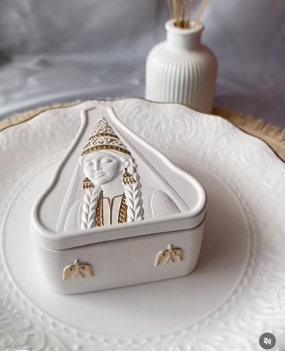 Тойбастар из гипса