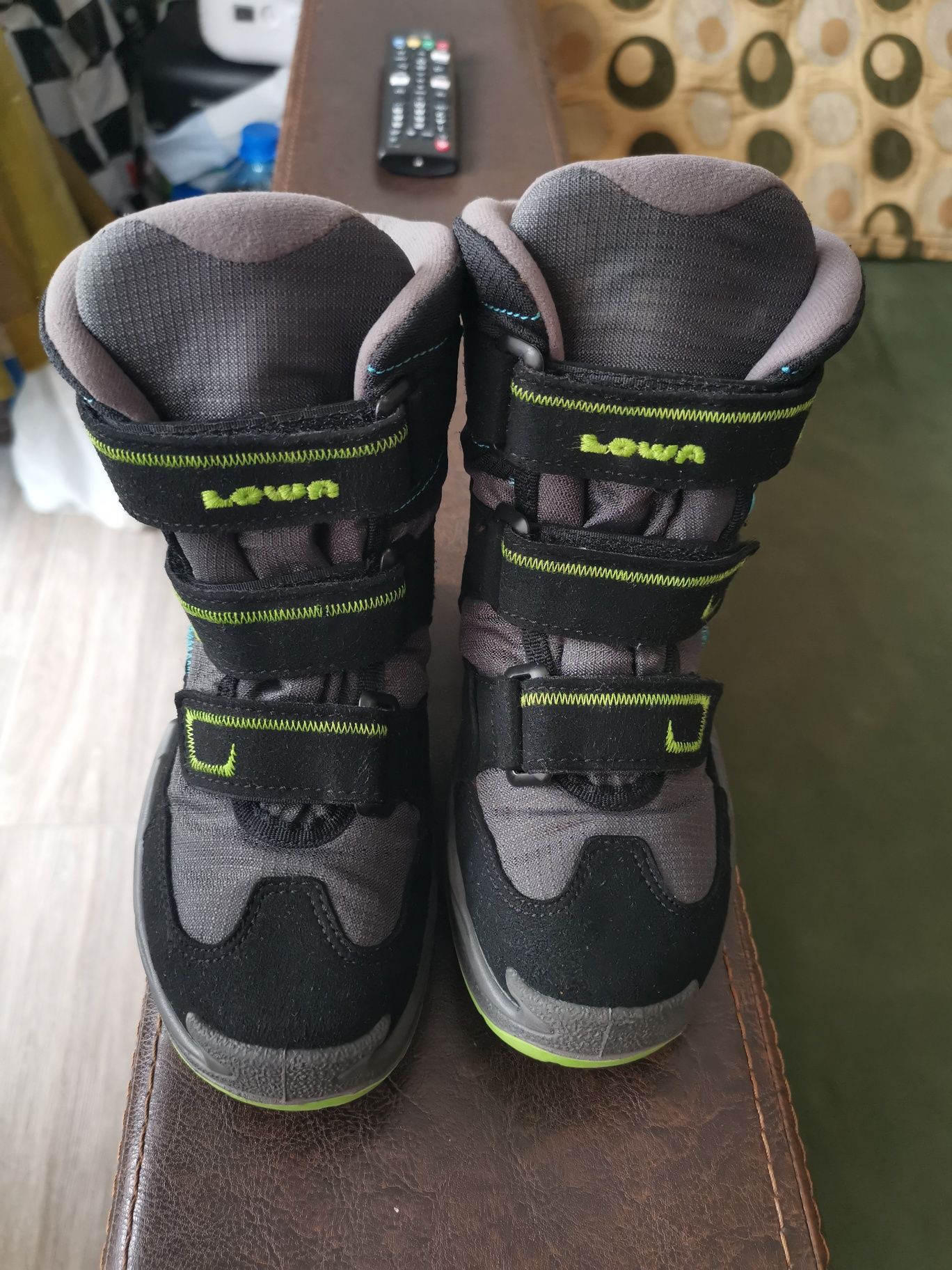 Asics 31.5 и 33.5 номер и  боти 27 Geox 31 Lowa 30