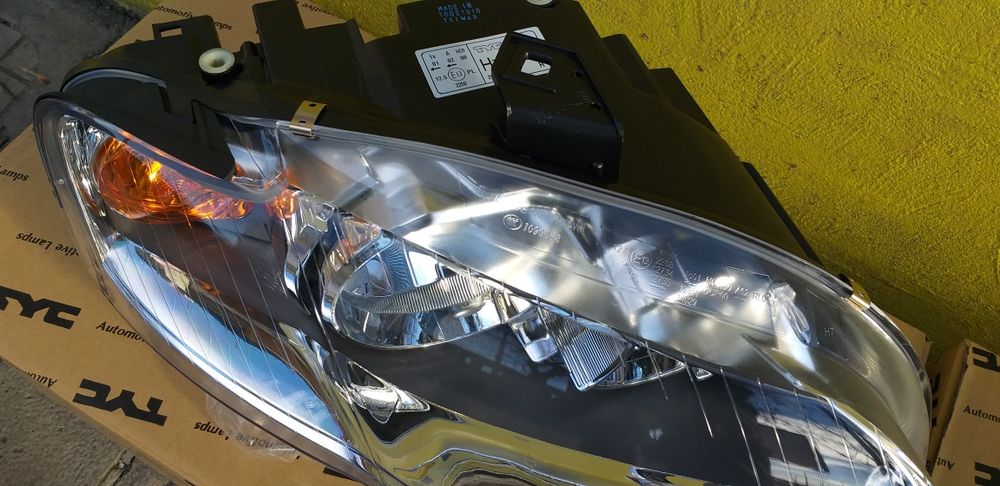 Audi A 4 , B 7 фар Ауди А4 фарове нови Н7 + Н7 /04 г.-08 г./