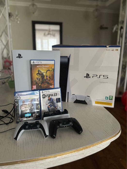 Playstation 5 почти новая