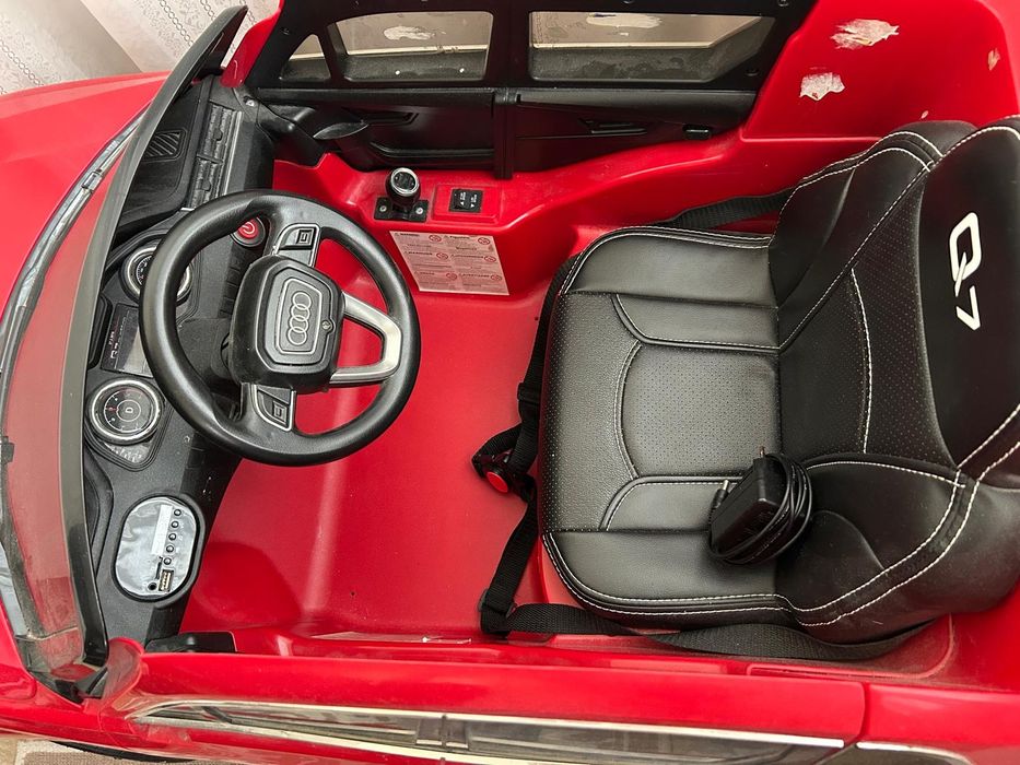 Masina Audi Q7 Aproape  Noua