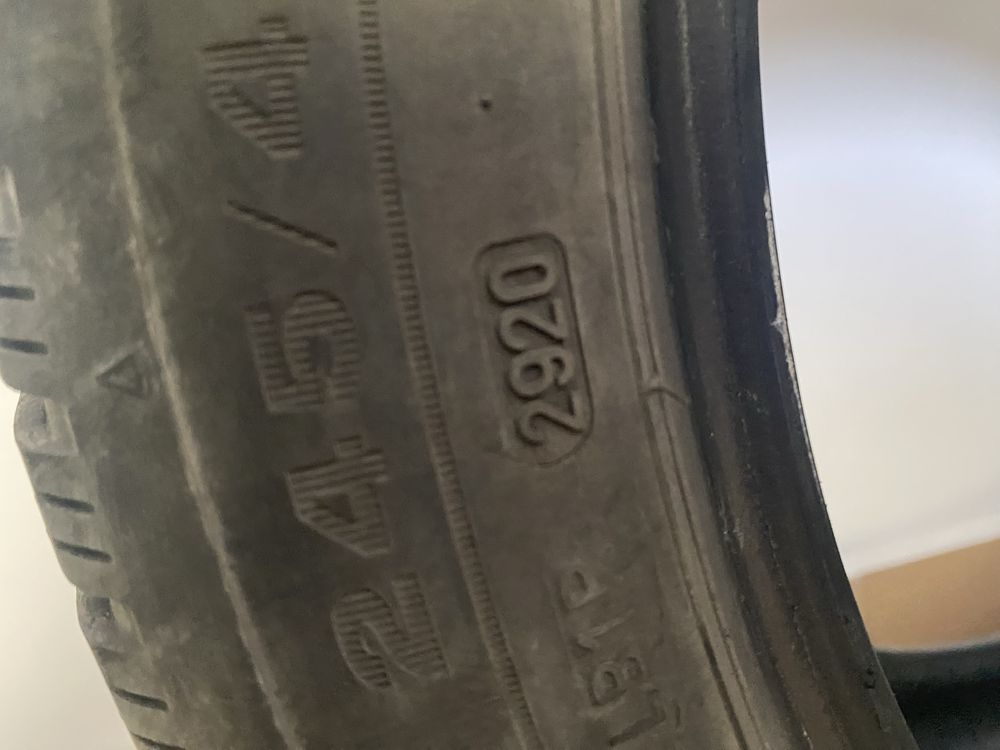 Гуми 245/45/18 Dunlop