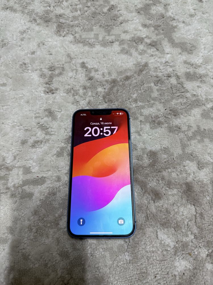 Iphone 13, синего цвета, в хорошем состоянии