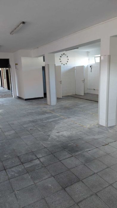 Spatiu pentru depozitare 157mp+ curte acoperita 60mp zona sagului