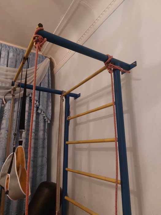 Турник , шведское стенько , кольцо , спортивный уголок.