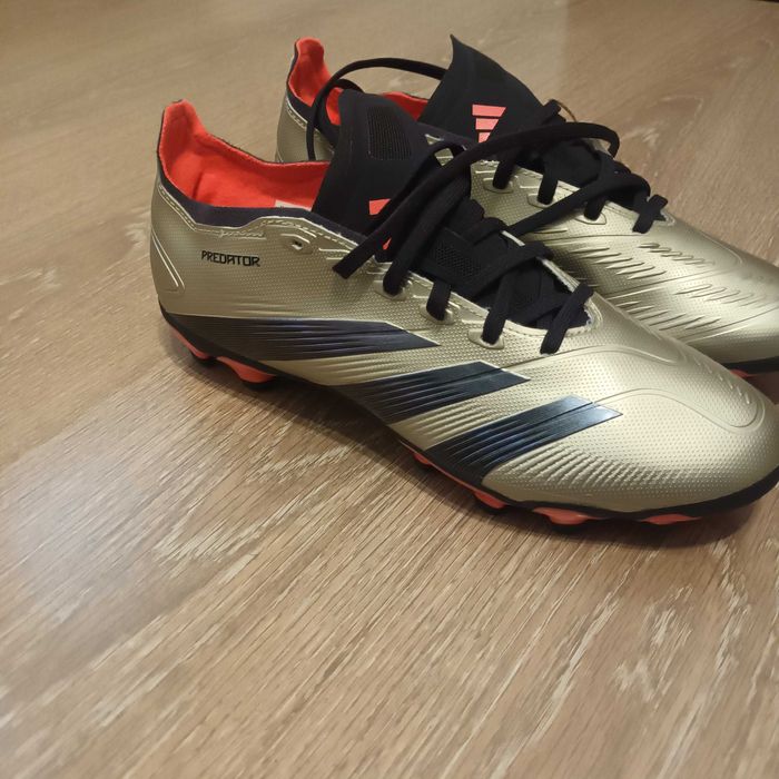 Ghete fotbal Adidas Predator League MG