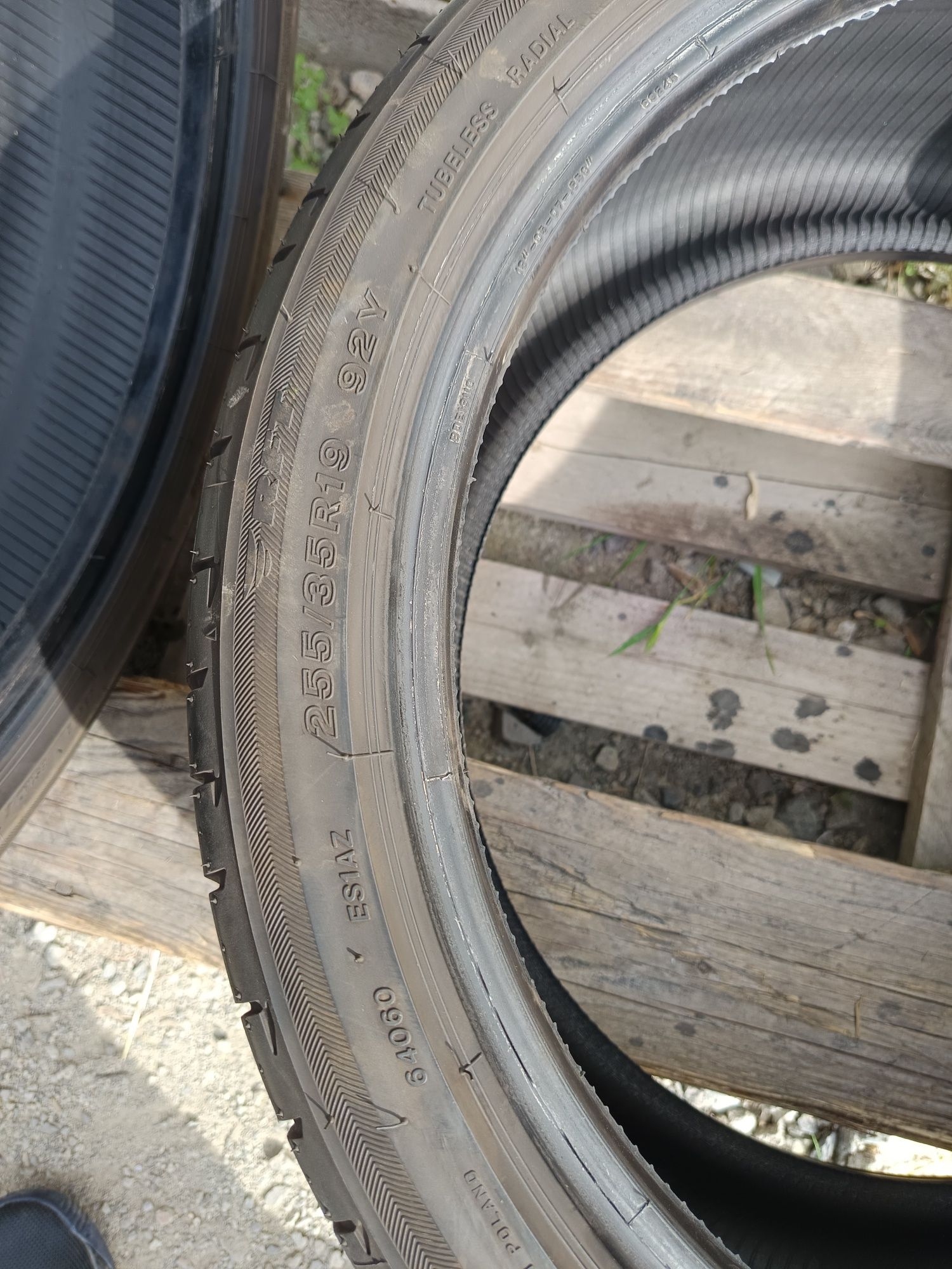 255 35 R 19 BRIDGESTONE Дот 0418