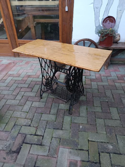 Masa de toaleta , lavoar baie , birou  din mașină de cusut